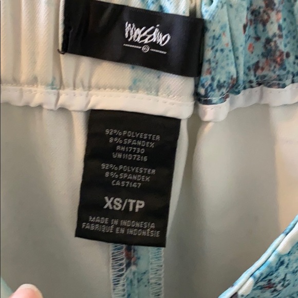 Shorts - Picture 2 of 3